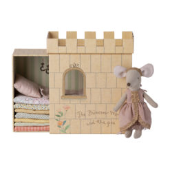 Maileg Big Sister Maus „Prinzessin auf der Erbse“-Set – Edition 2023 01